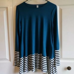 Zenana  Contrast Tunic Top w/Side Pockets